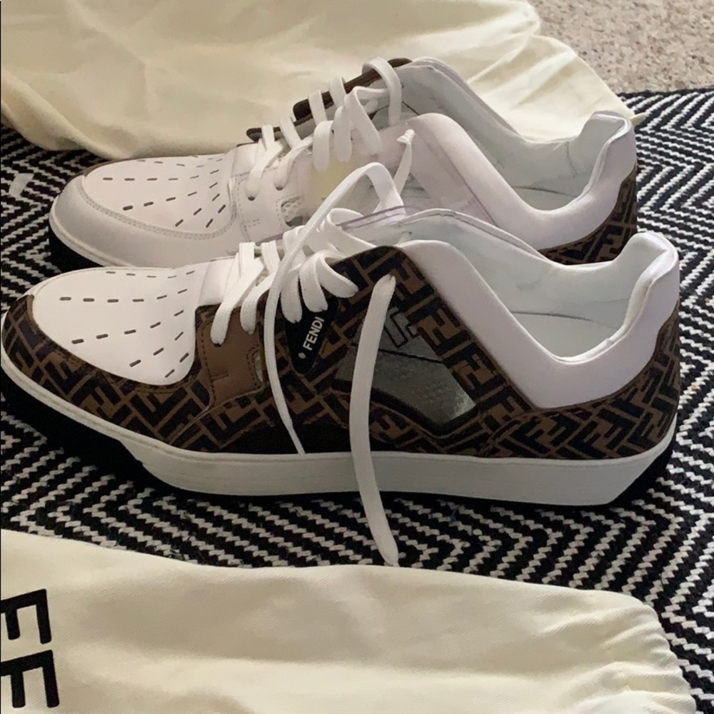 Men’s Fendi sneaker sz 8